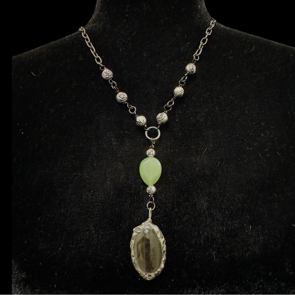 Artisan Magnifying Glass Caged in Silver-Blend Metalwork Jade Wire-Wrap Necklace - Picture 9 of 14